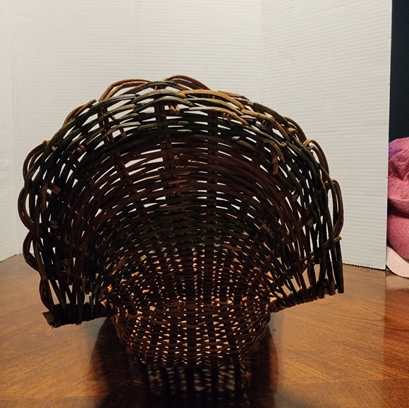 Woven Wicker Tricolor FAN TAIL Turkey Shape Basket Centerpiece Thanksgiving - Picture 3 of 12
